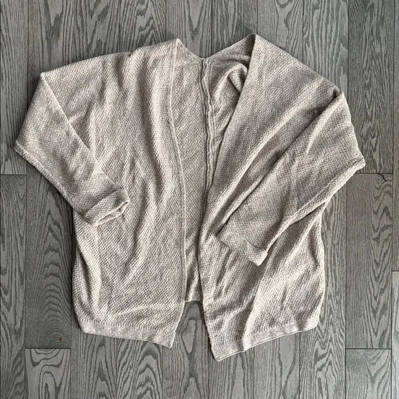 NEW Cardigan🤍💫 - Picture 1 of 7